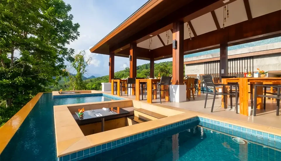 هتل آنداکری پول ویلا